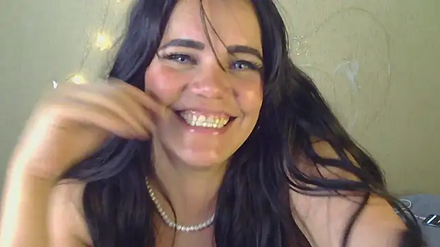 Snapshot of blue_angel33 chatting on January 2025 01:28:01 AM blue angel33 online show from January 2025 01:28:01 AM