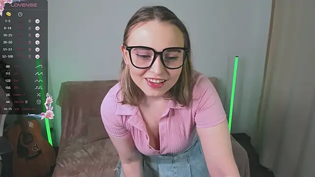 Snapshot of alysia_storm chatting on January 2025 06:21:01 PM alysia storm online show from January 2025 06:21:01 PM