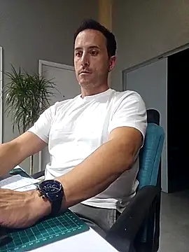 Lucas   81 online show from November 2025 07:13:02 PM