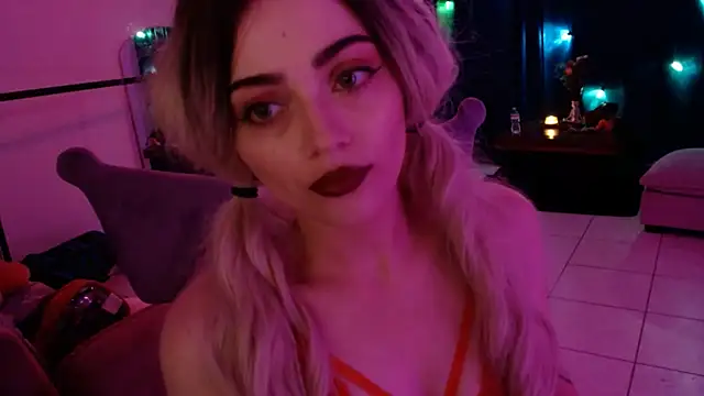 Snapshot of TigerLily333 chatting on September 2025 04:03:01 AM TigerLily333 online show from September 2025 04:03:01 AM