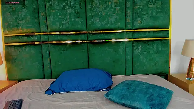 Latrellx7 online show from January 2025 03:32:02 PM