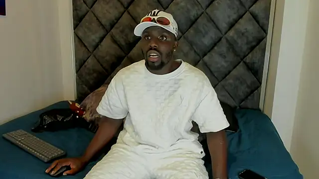 Latrellx7 online show from October 2025 04:09:02 AM