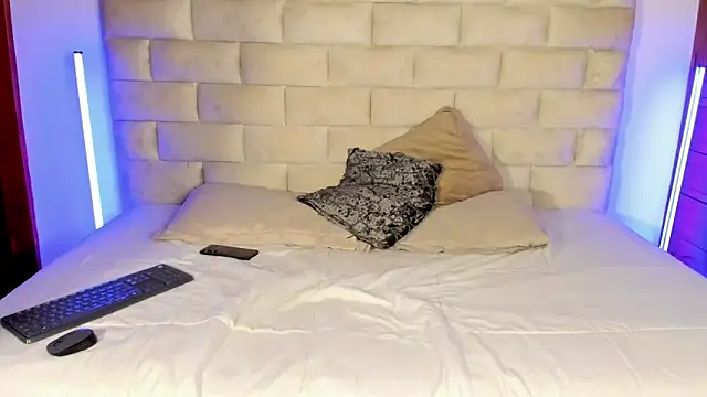 Latrellx7 online show from February 2026 12:04:02 AM