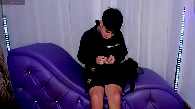 Snapshot of Yourslust_ chatting on November 2025 01:33:01 PM Yourslust online show from November 2025 01:33:01 PM