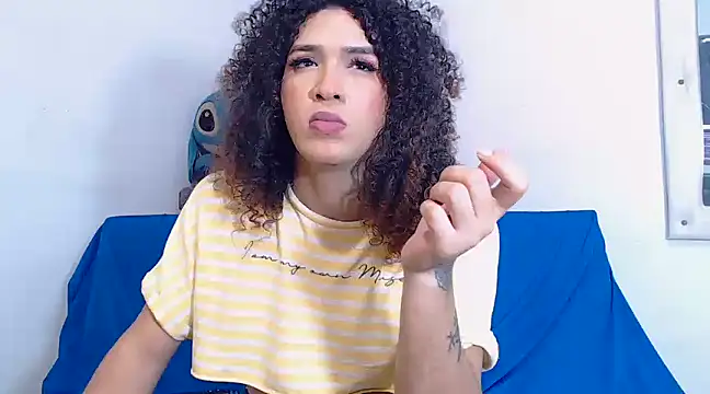 Snapshot of latingirl_curly_hot chatting on December 2024 06:04:02 AM latingirl curly hot online show from December 2024 06:04:02 AM