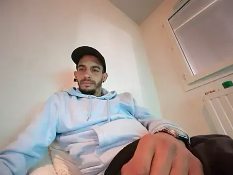 Snapshot of Rebeu313 chatting on October 2025 11:11:01 AM Rebeu313 online show from October 2025 11:11:01 AM