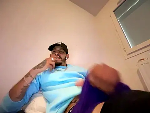 Snapshot of Rebeu313 chatting on October 2025 09:32:01 AM Rebeu313 online show from October 2025 09:32:01 AM