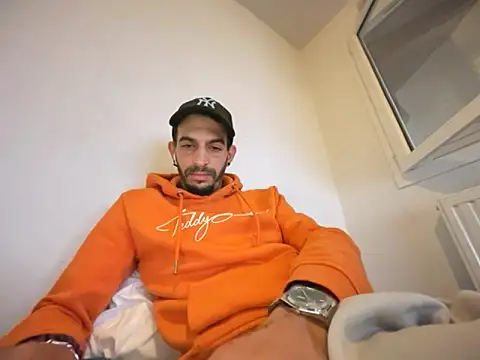 Snapshot of Rebeu313 chatting on November 2025 04:40:01 PM Rebeu313 online show from November 2025 04:40:01 PM