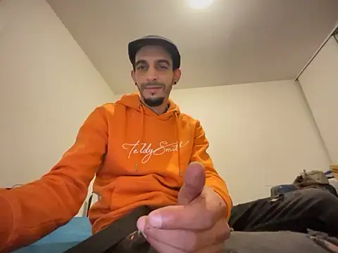 Snapshot of Rebeu313 chatting on November 2025 02:43:02 AM Rebeu313 online show from November 2025 02:43:02 AM