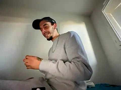 Snapshot of Rebeu313 chatting on November 2025 11:31:02 AM Rebeu313 online show from November 2025 11:31:02 AM