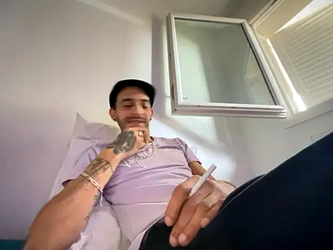 Snapshot of Rebeu313 chatting on November 2025 10:26:01 AM Rebeu313 online show from November 2025 10:26:01 AM