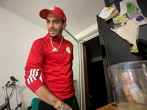 Snapshot of Rebeu313 chatting on November 2025 10:30:02 PM Rebeu313 online show from November 2025 10:30:02 PM