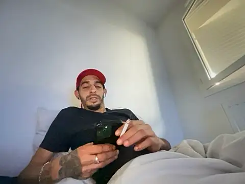 Snapshot of Rebeu313 chatting on November 2025 09:52:01 AM Rebeu313 online show from November 2025 09:52:01 AM