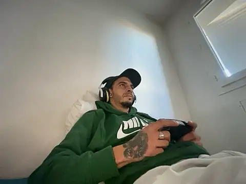 Snapshot of Rebeu313 chatting on November 2025 10:31:01 AM Rebeu313 online show from November 2025 10:31:01 AM