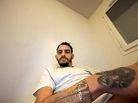 Snapshot of Rebeu313 chatting on November 2025 07:34:02 AM Rebeu313 online show from November 2025 07:34:02 AM