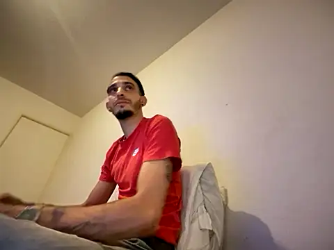 Snapshot of Rebeu313 chatting on December 2025 02:21:01 AM Rebeu313 online show from December 2025 02:21:01 AM