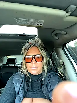 Snapshot of sunshinekisses chatting on November 2025 08:30:01 PM sunshinekisses online show from November 2025 08:30:01 PM