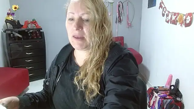 Snapshot of emperabigbootybigass chatting on March 2025 12:15:02 PM emperabigbootybigass online show from March 2025 12:15:02 PM