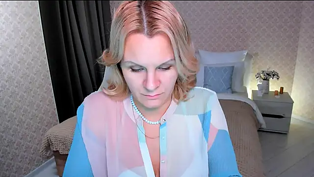 Louisa Bay online show from December 2024 02:38:02 PM