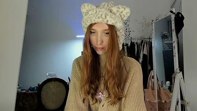 LisaIcon online show from November 2025 07:27:01 PM