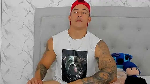 luigiferrara online show from November 2025 10:52:01 PM