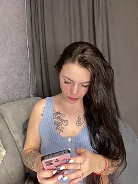 Lola Hale online show from February 2026 06:55:02 PM