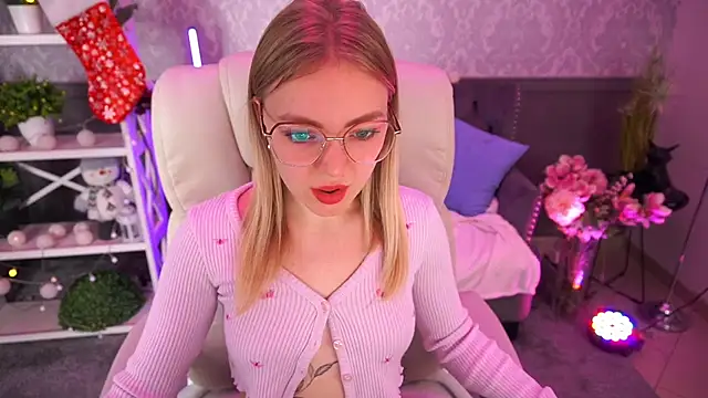 EmilySunshineS online show from December 2024 09:52:01 PM