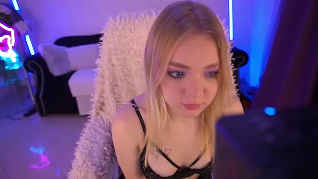 EmilySunshineS online show from January 2025 10:19:01 PM