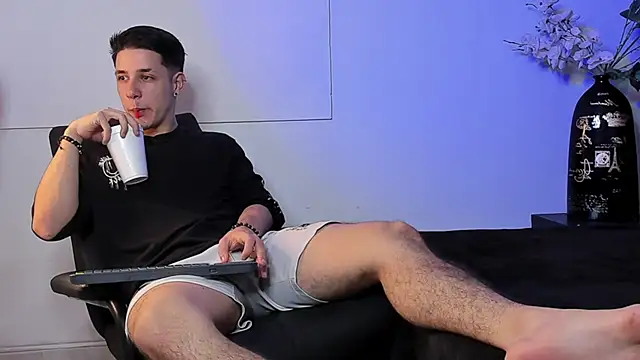 Snapshot of Adan_rivas_ chatting on January 2025 11:24:01 PM Adan rivas online show from January 2025 11:24:01 PM