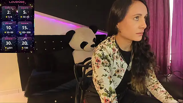 Coral Gibson online show from November 2025 01:36:02 PM