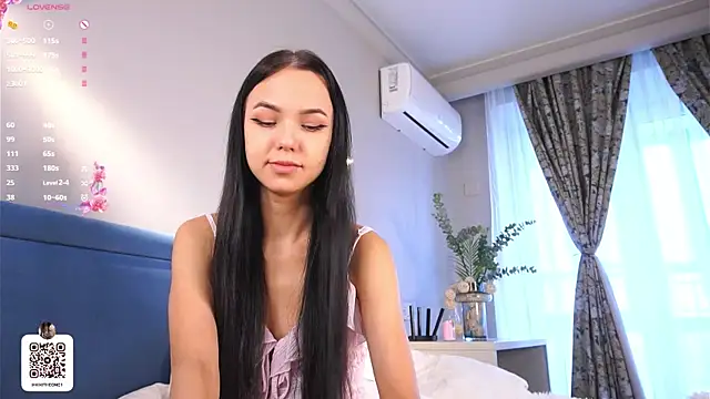 SynneFrary online show from October 2025 06:03:01 AM