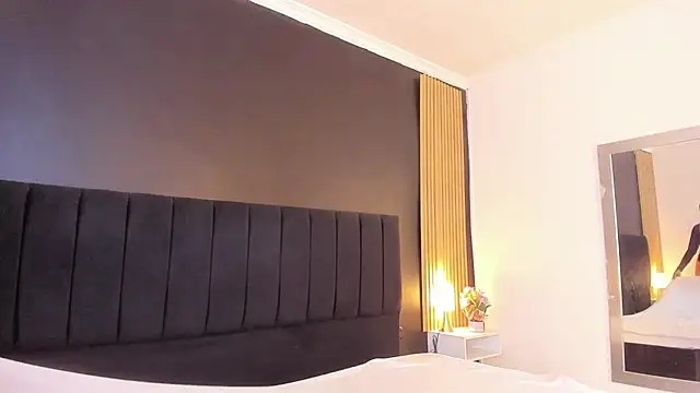 sweetsofia18 online show from September 2025 11:14:01 AM