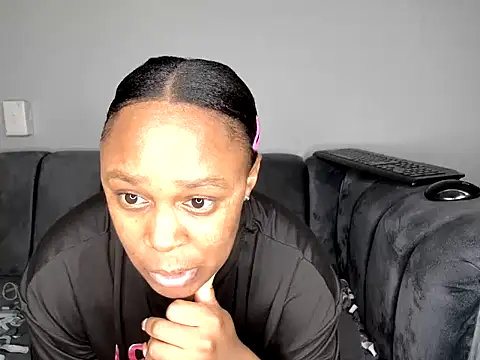 Pearl 00 online show from November 2025 08:29:01 PM