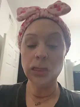 AlyssiaAmoreXO online show from February 2026 02:43:02 PM