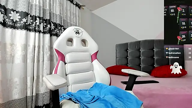 Camcrush   online show from December 2024 10:52:02 PM