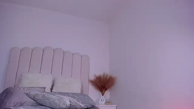 Sarajonnes online show from February 2025 11:09:02 PM