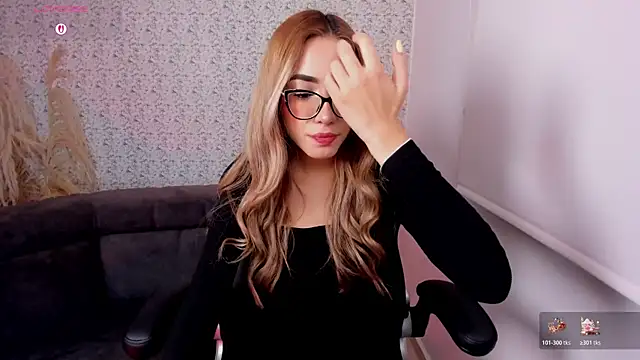 Snapshot of Sarajonnes chatting on December 2025 05:31:02 PM Sarajonnes online show from December 2025 05:31:02 PM