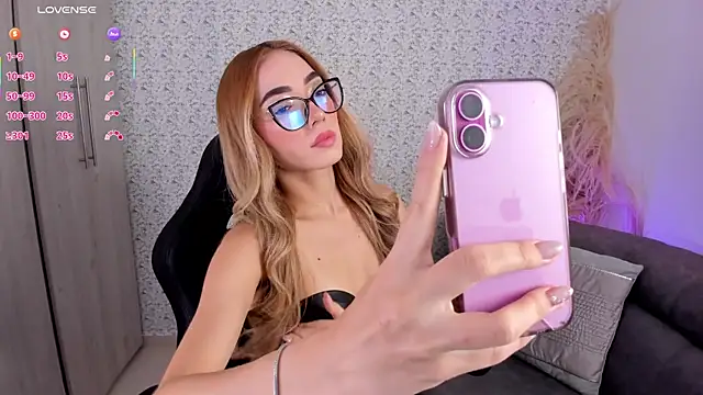 Snapshot of Sarajonnes chatting on February 2026 12:53:02 PM Sarajonnes online show from February 2026 12:53:02 PM