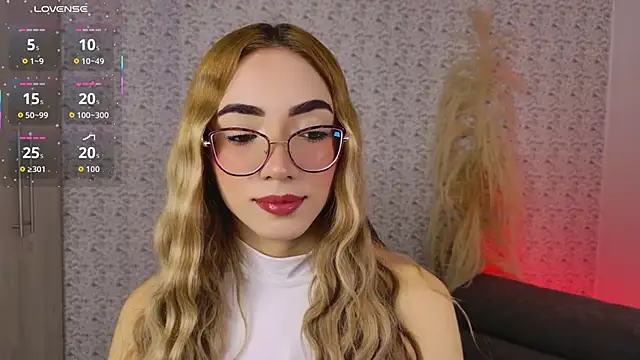 Snapshot of Sarajonnes chatting on February 2026 02:40:02 PM Sarajonnes online show from February 2026 02:40:02 PM