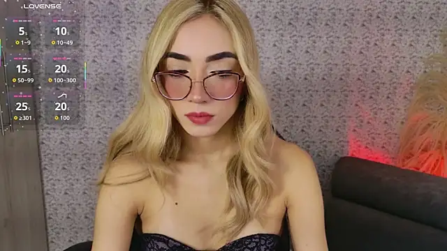 Snapshot of Sarajonnes chatting on March 2026 02:23:02 PM Sarajonnes online show from March 2026 02:23:02 PM