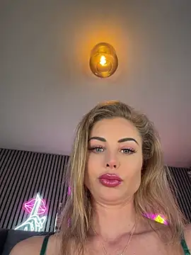 MilaMaaay online show from June 2026 05:37:02 PM