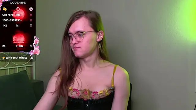 Snapshot of YukoFanee chatting on November 2025 03:47:01 PM YukoFanee online show from November 2025 03:47:01 PM