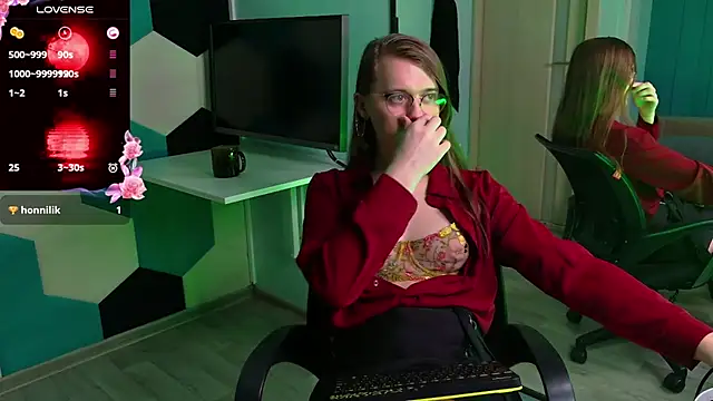 Snapshot of YukoFanee chatting on November 2025 03:36:02 PM YukoFanee online show from November 2025 03:36:02 PM