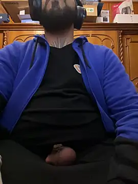 Snapshot of Dikkiduohottt chatting on December 2024 01:47:02 AM Dikkiduohottt online show from December 2024 01:47:02 AM