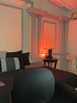 Alisha-Bond online show from May 2026 11:23:01 PM