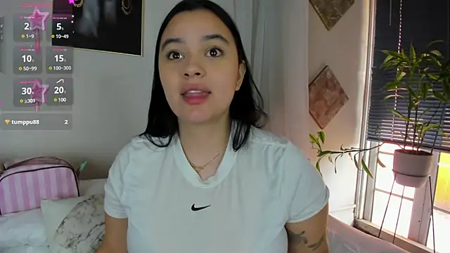 Snapshot of Cristal_Cutte chatting on December 2024 12:25:02 PM Cristal Cutte online show from December 2024 12:25:02 PM