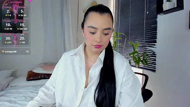 Snapshot of Cristal_Cutte chatting on December 2024 04:16:01 PM Cristal Cutte online show from December 2024 04:16:01 PM