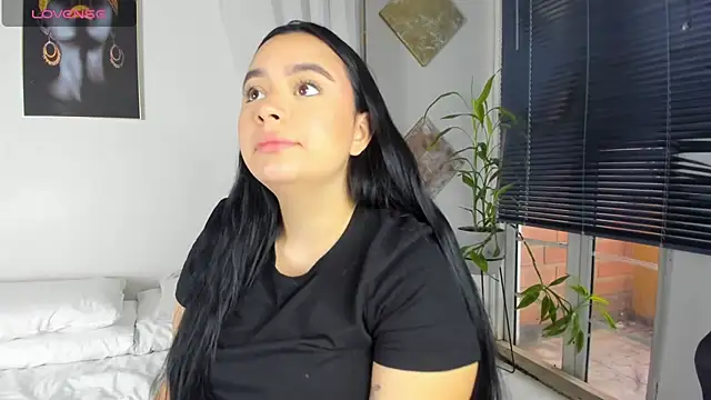 Snapshot of Cristal_Cutte chatting on December 2024 12:16:02 PM Cristal Cutte online show from December 2024 12:16:02 PM