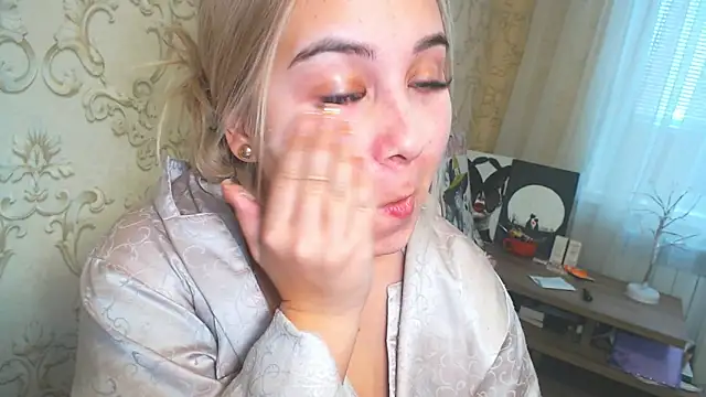 Snapshot of DolphinDreams chatting on January 2026 12:42:01 PM DolphinDreams online show from January 2026 12:42:01 PM