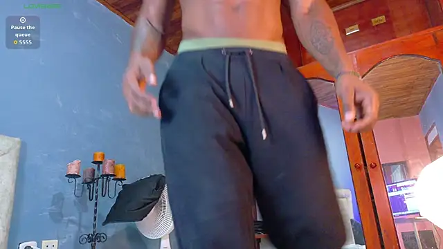 Snapshot of Iker_bigdick chatting on December 2025 07:31:01 PM Iker bigdick online show from December 2025 07:31:01 PM